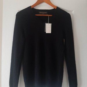 100% Cashmere V-Neck Black Sweater from Hudson Bay Company Collection.